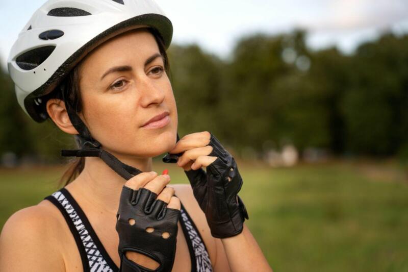 Jak vybrat cyklistickou helmu, abyste jezdili bezpečně
